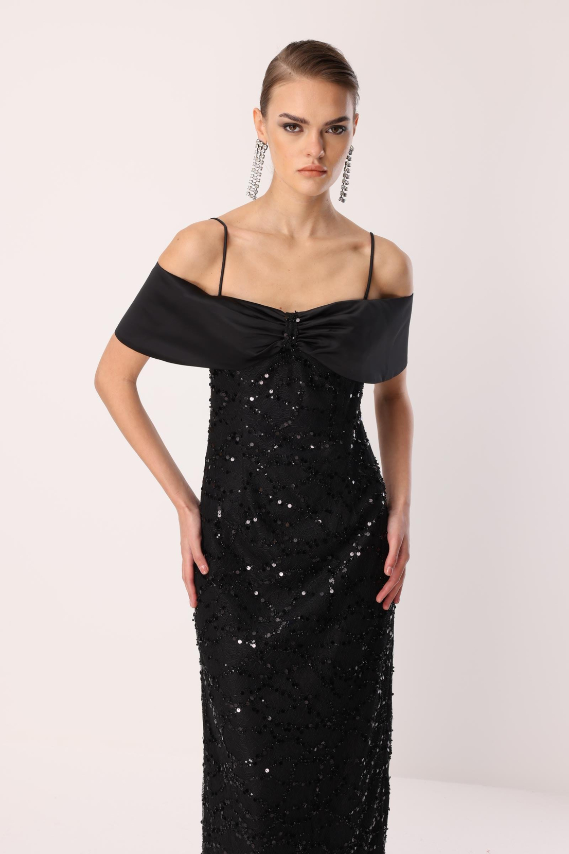 Dantel İşleme Detay Yaka Abiye SİYAH