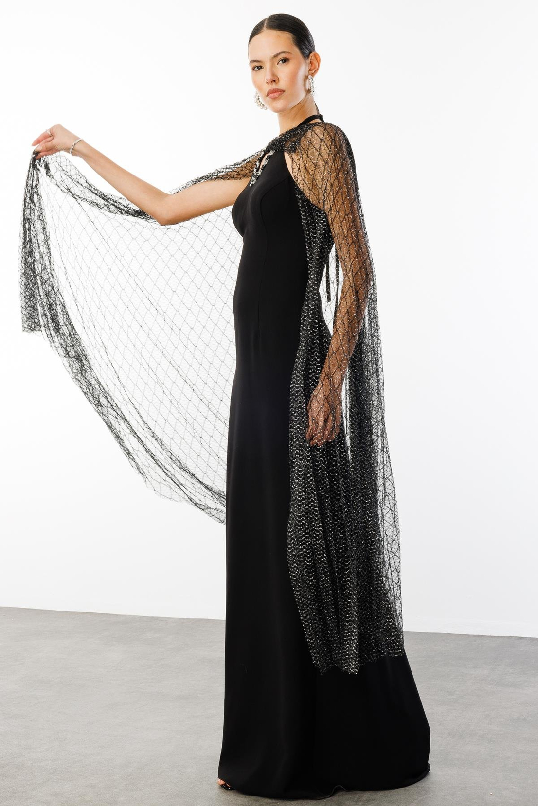 Dantel Pelerinli İşleme Detaylı Abiye Elbise SİYAH