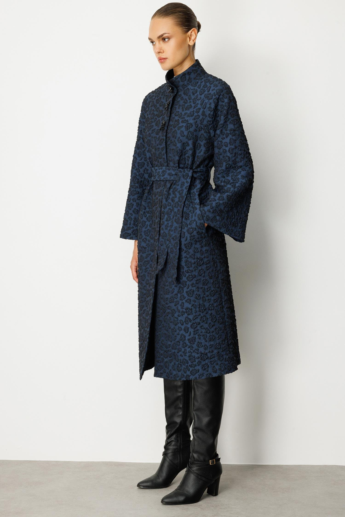 Dik Yaka Dokulu Kumaş Kap LACİVERT