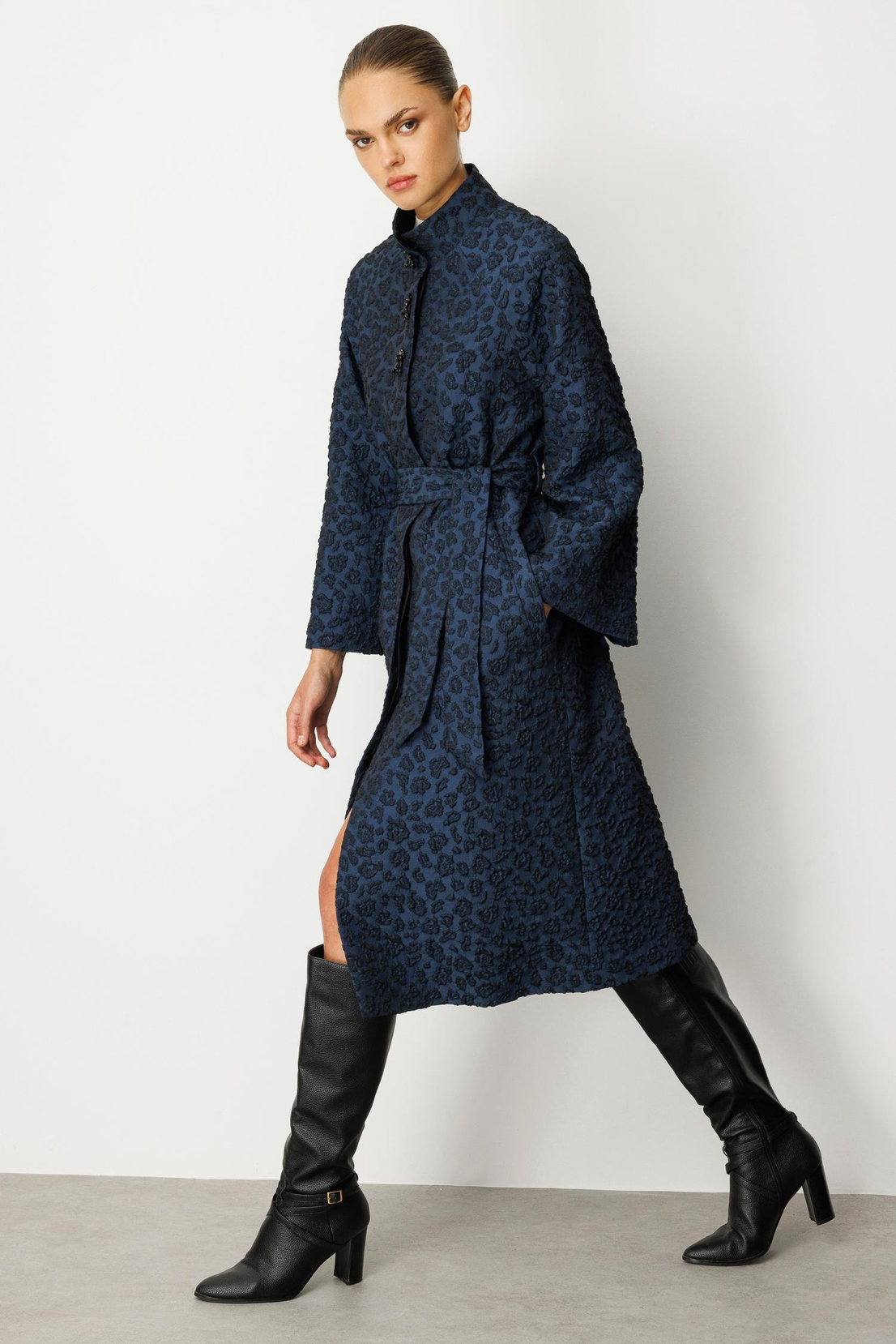 Dik Yaka Dokulu Kumaş Kap LACİVERT