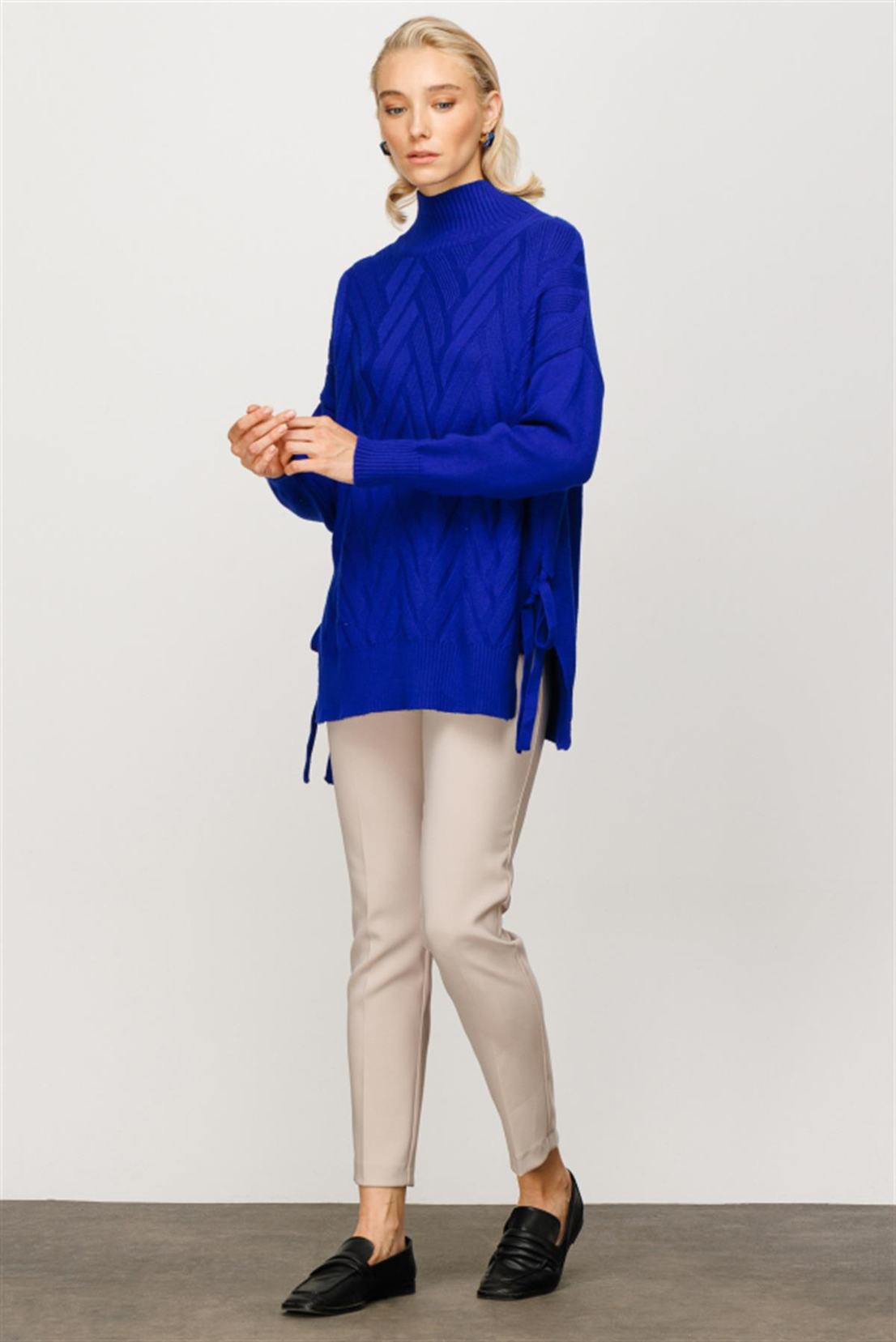 Dik Yaka Yanı Bağcıklı Saks Kazak