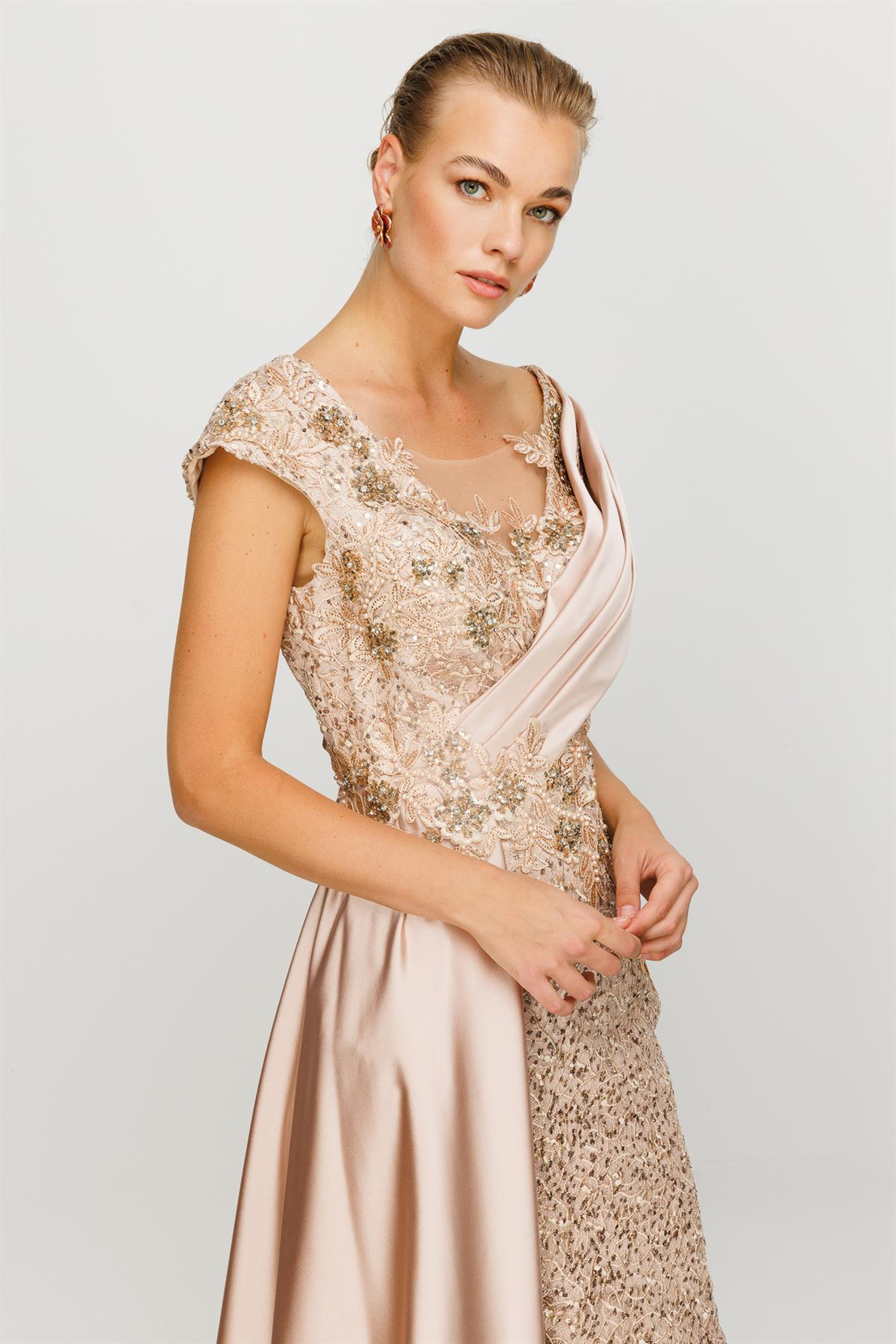 Full Taşlı Nude Rengi Gece Elbise