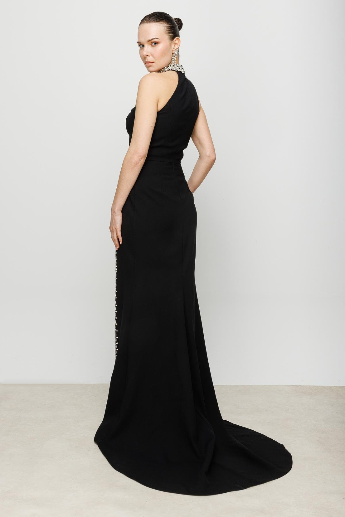 Halter Yaka Özel Taş İşlemeli Gece Elbise