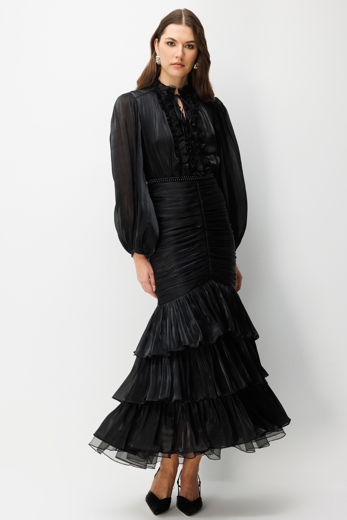 İnci Kemer Detaylı Volan Yaka Kat Etek Jakar Elbise SİYAH