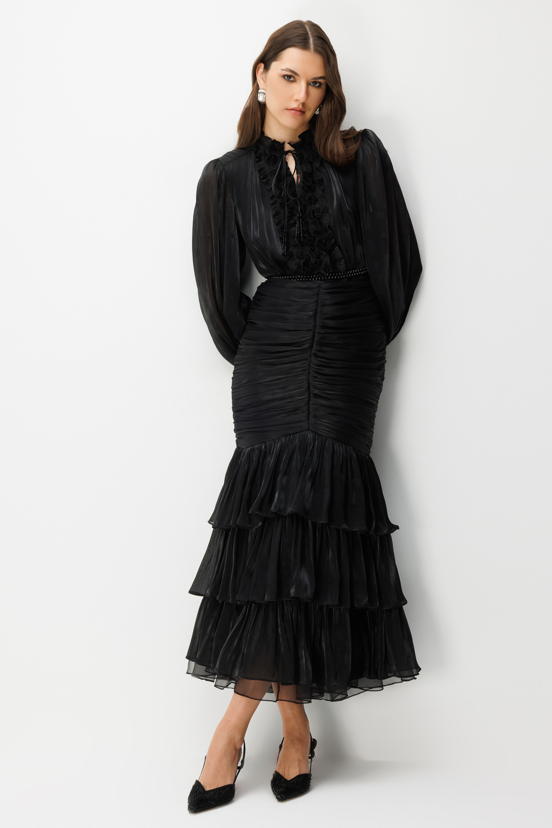 İnci Kemer Detaylı Volan Yaka Kat Etek Jakar Elbise SİYAH