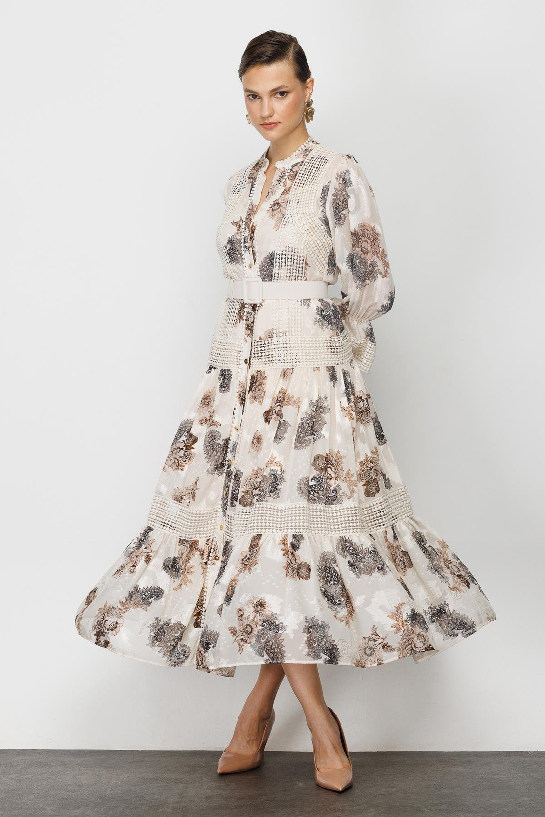 İşleme Detay Kemerli Ekru Elbise