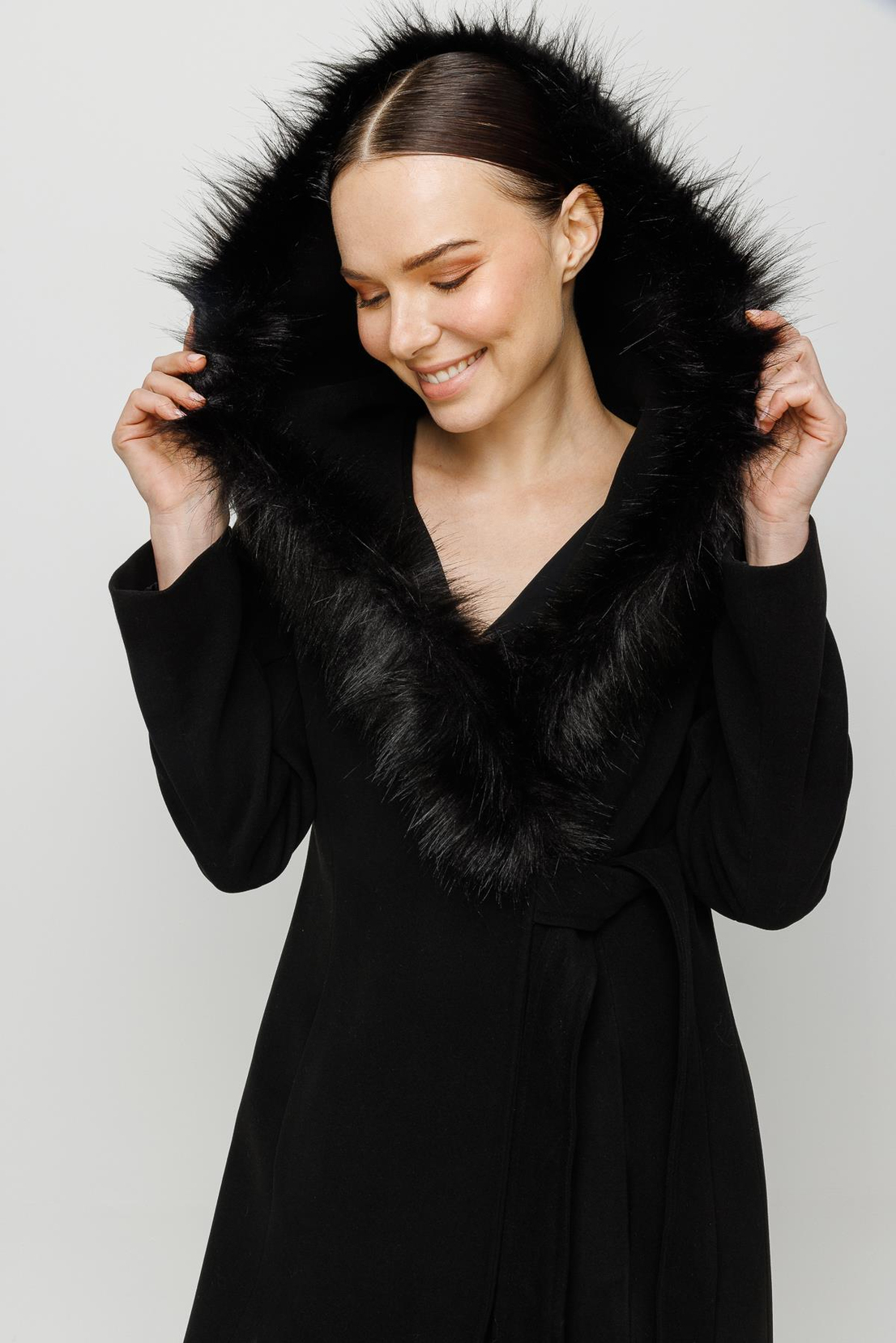 Kapişonlu Siyah Kaşe Kaban