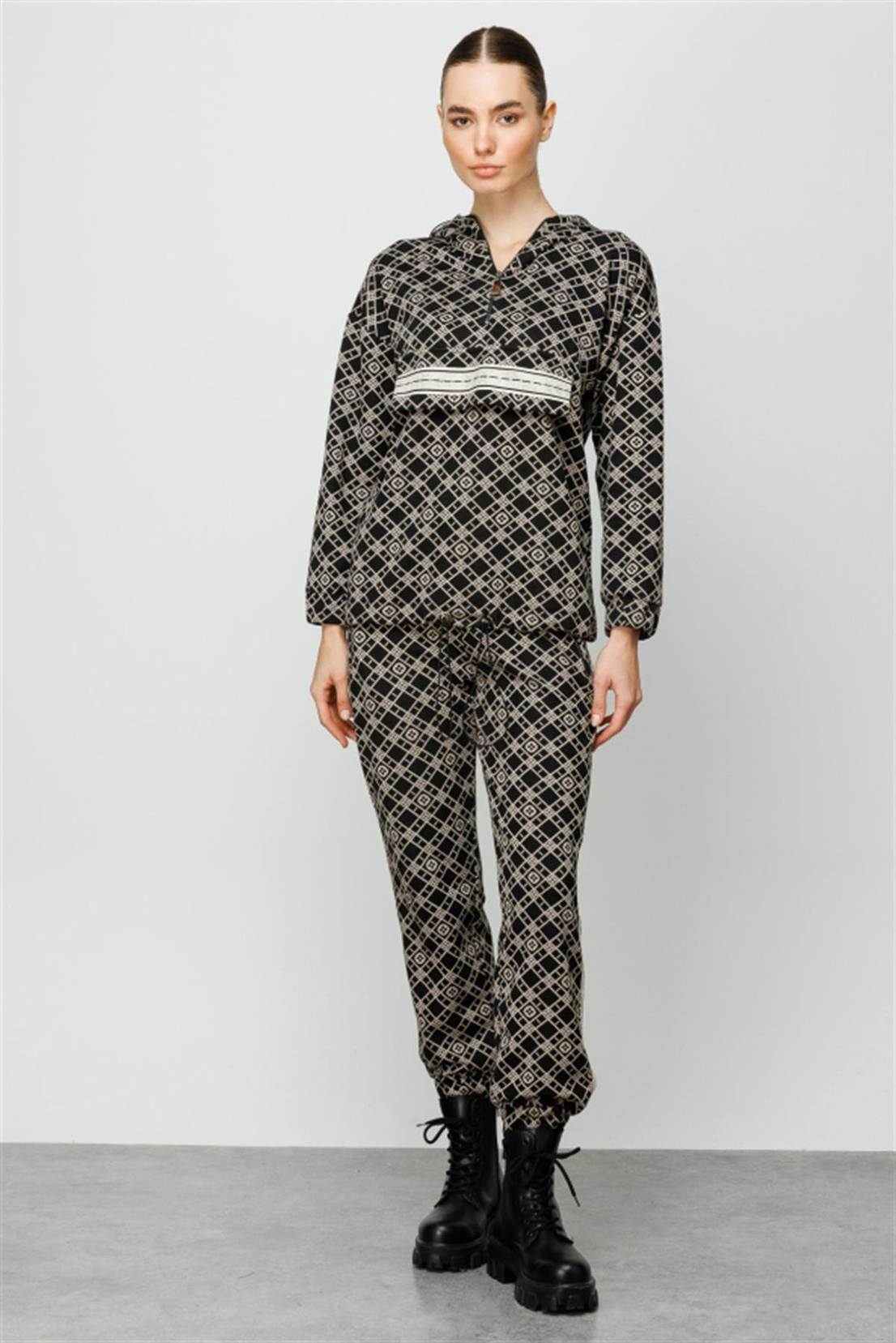 Kapüşonlu Desenli Eşofman Üstü