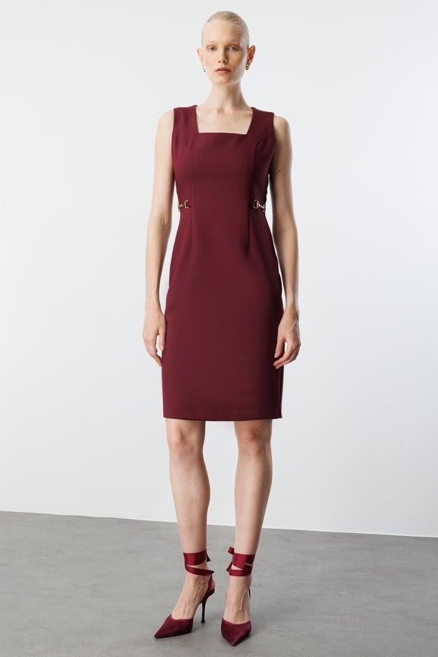 Kare Yaka Bel Aksesuarlı Jile Elbise BORDO