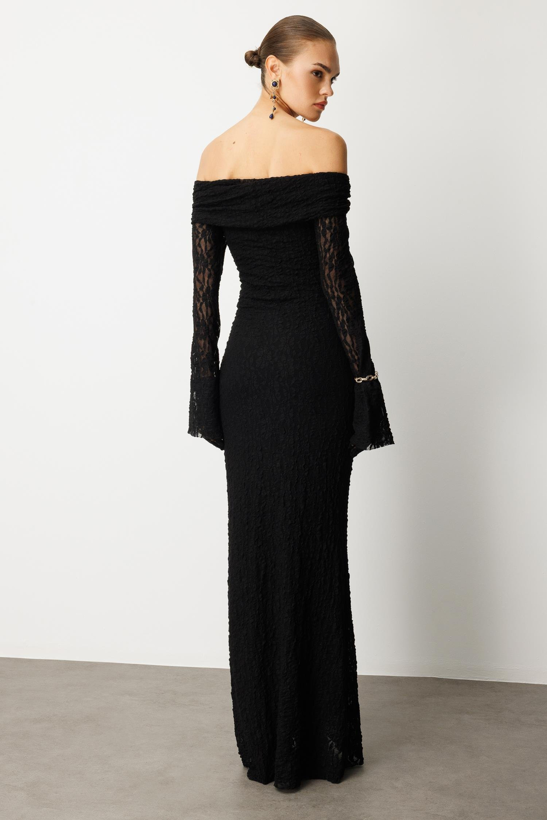 Kayık Yaka Dantel Elbise SİYAH