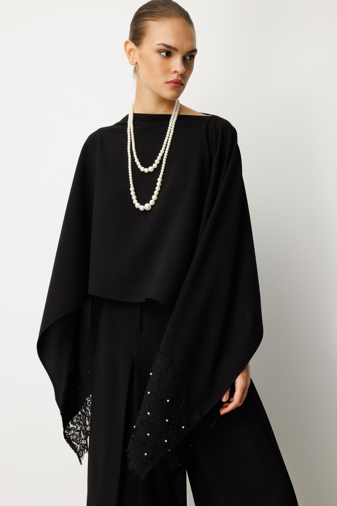 Kenarı Dantelli Pelerin Bluz SİYAH