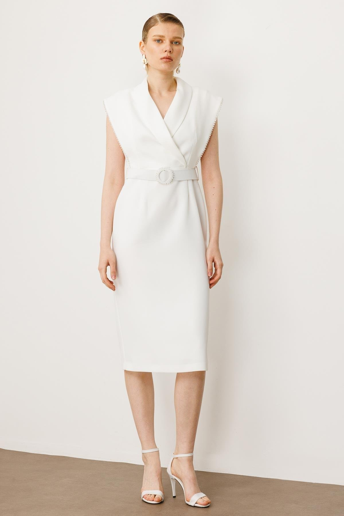 Kol Ağzı Boncuk Aksesuar Detaylı Elbise EKRU