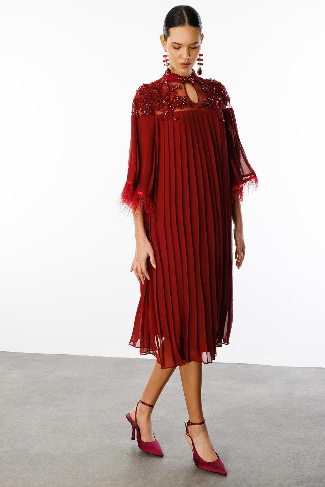 Kol Ağzı Tüylü Piliseli Elbise KİREMİT