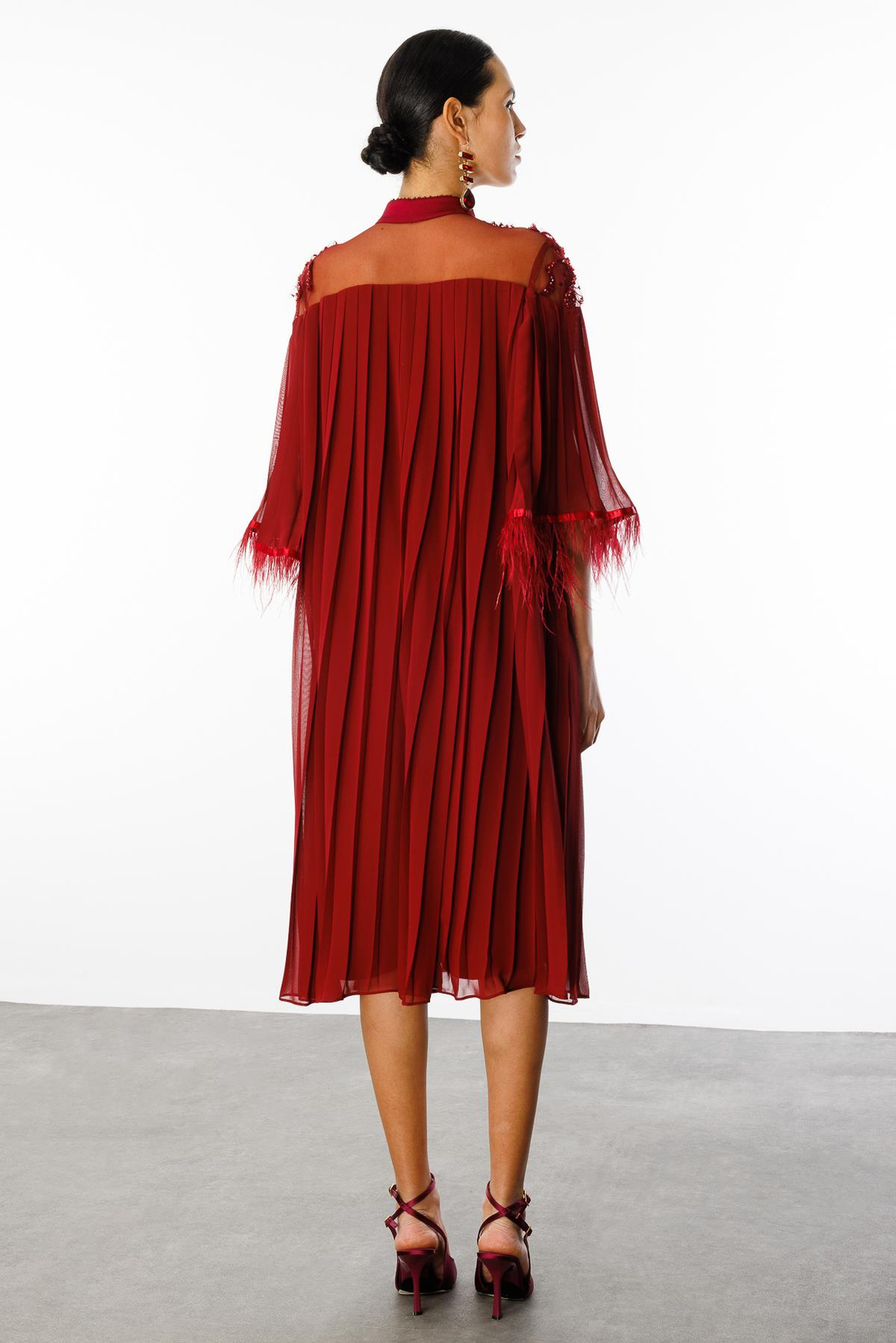 Kol Ağzı Tüylü Piliseli Elbise KİREMİT