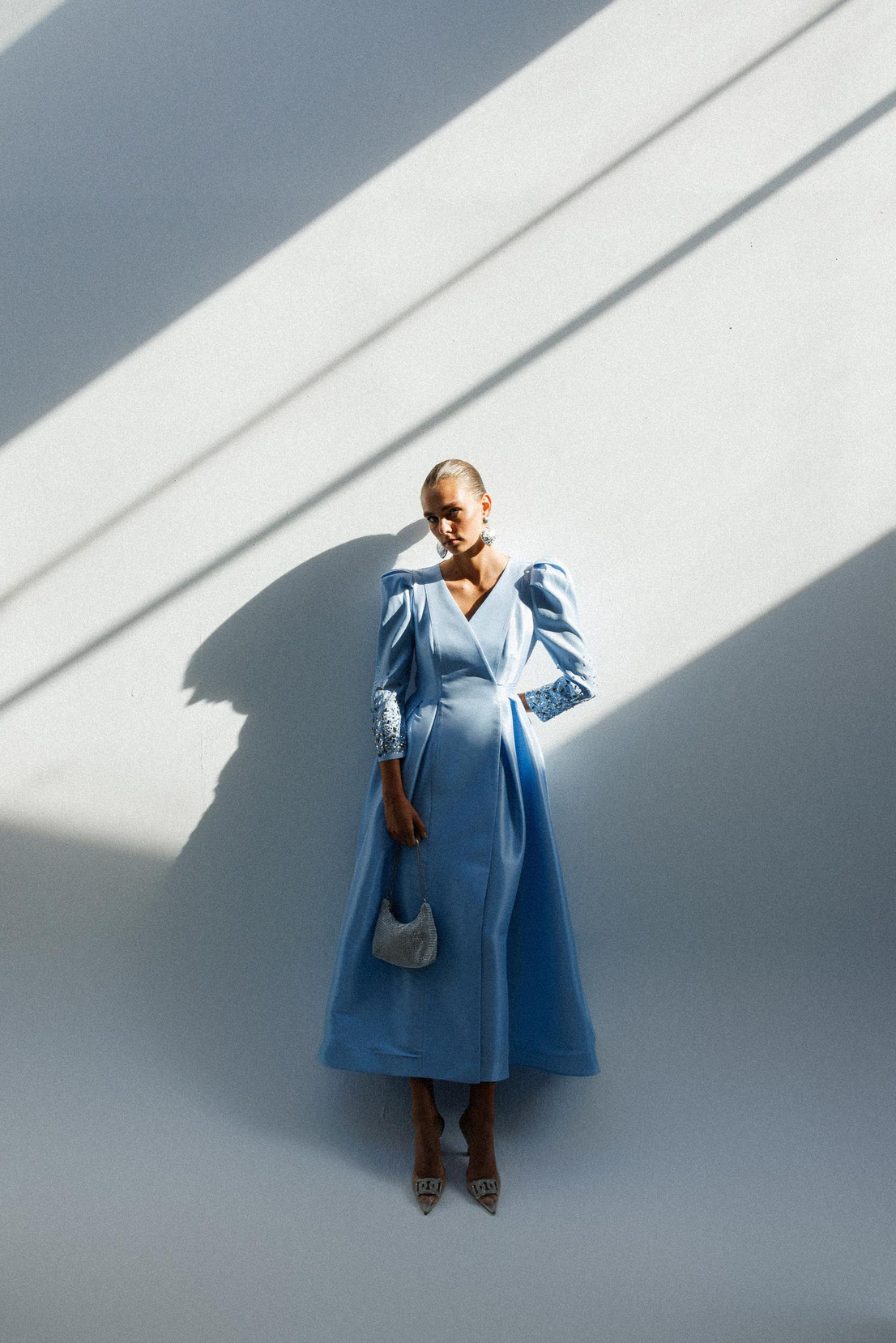 Kol Taş Detaylı Kruvaze Bağlamalı Elbise MAVİ