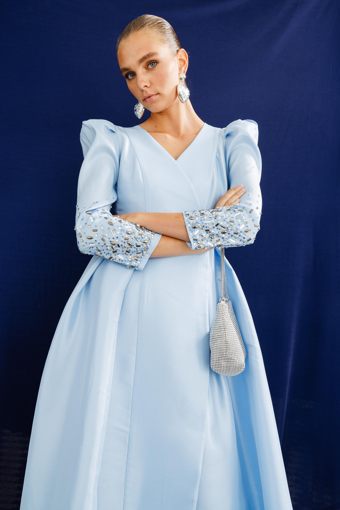 Kol Taş Detaylı Kruvaze Bağlamalı Elbise MAVİ