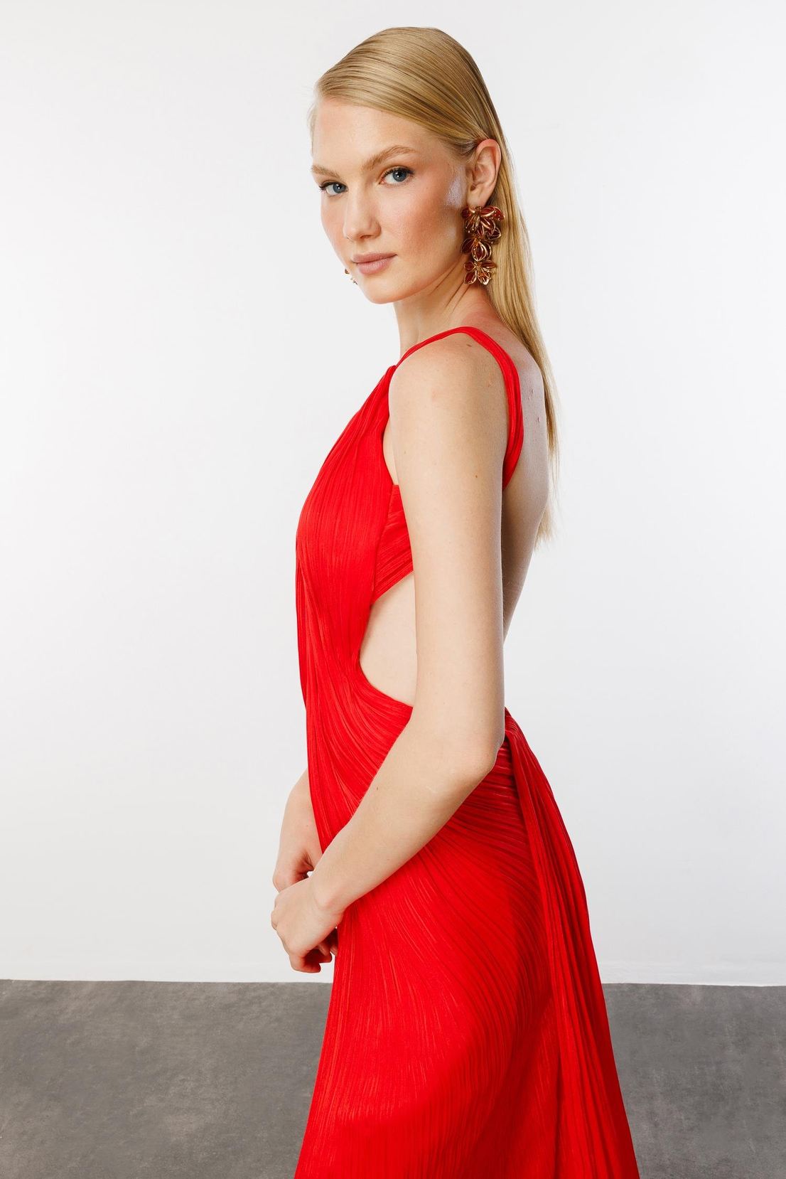 Komple Boydan Piliseli Sırtı Açık Uzun Elbise KIRMIZI