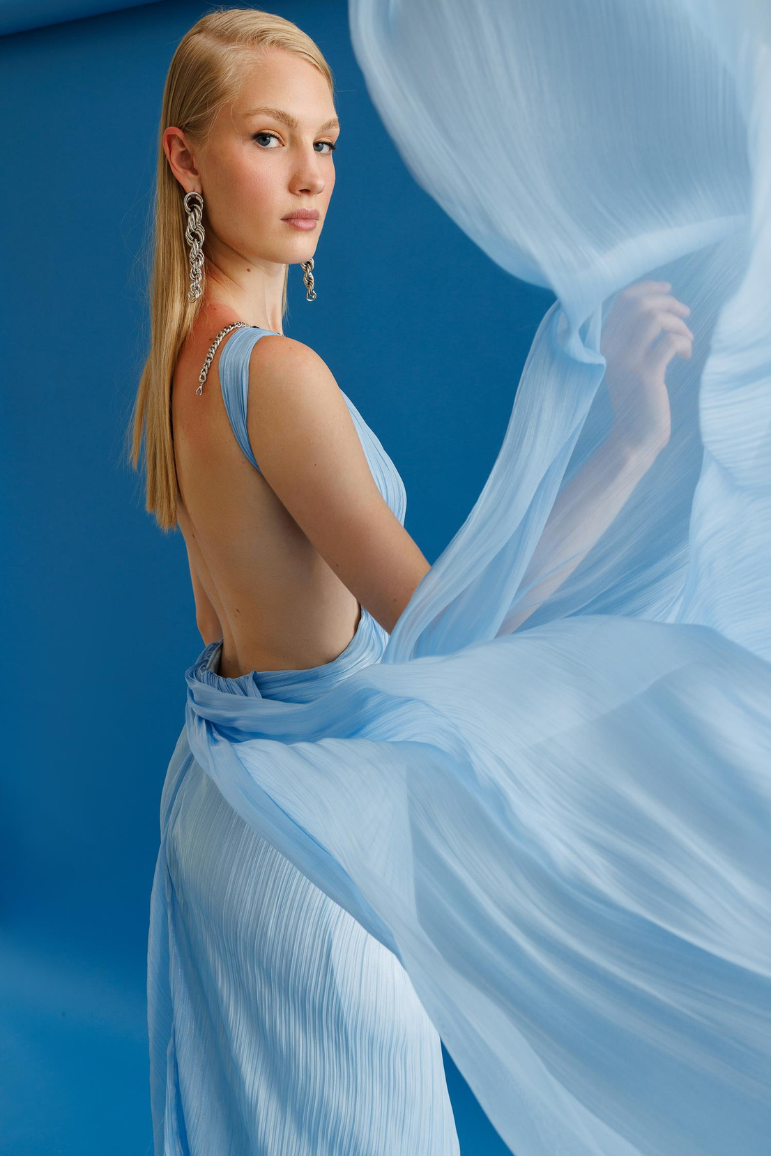 Komple Boydan Piliseli Sırtı Açık Uzun Elbise MAVİ