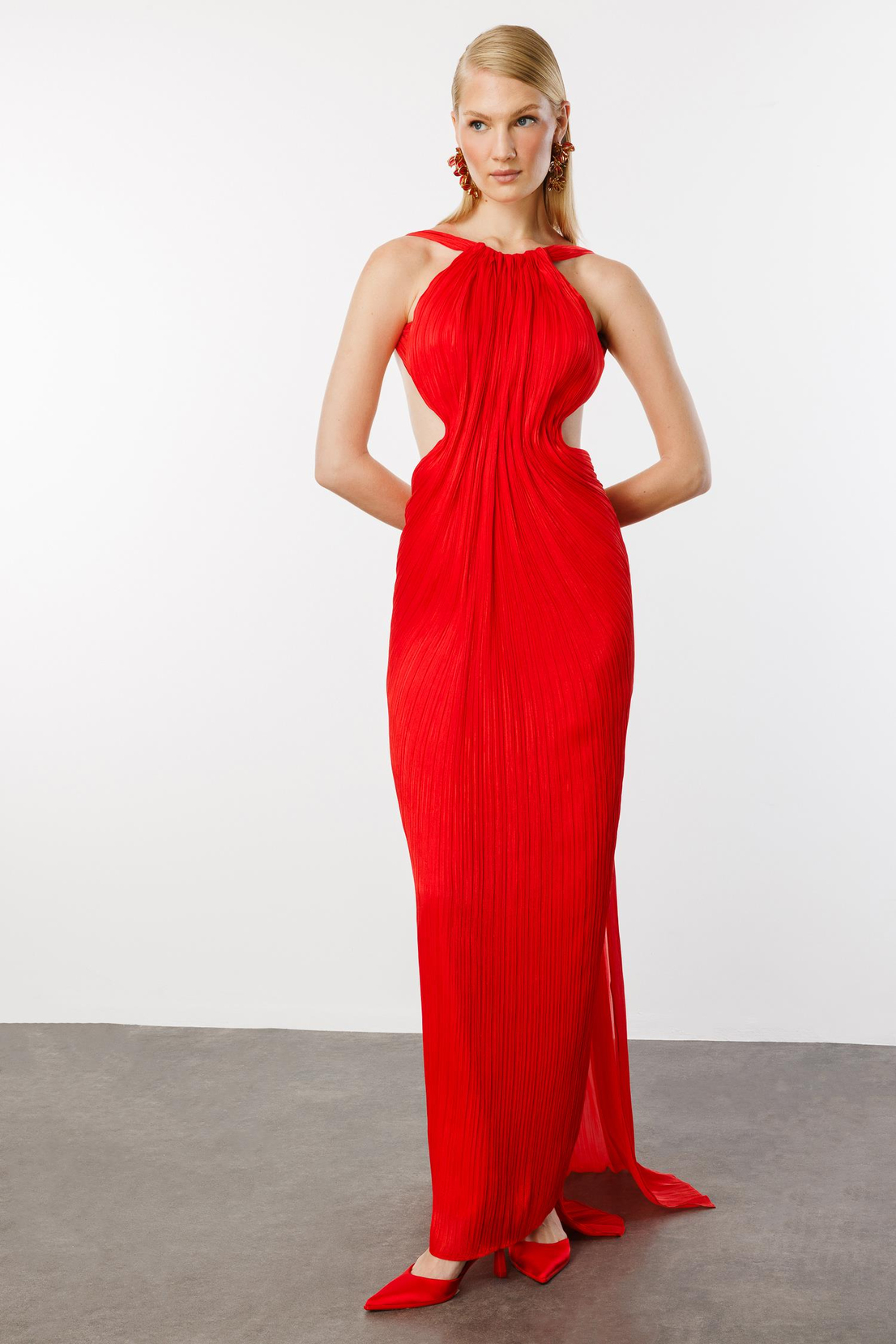 Komple Boydan Piliseli Sırtı Açık Uzun Elbise KIRMIZI