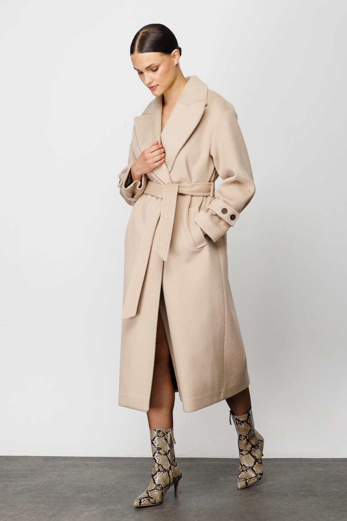 KRUVAZE YAKA KAŞE KABAN BEJ