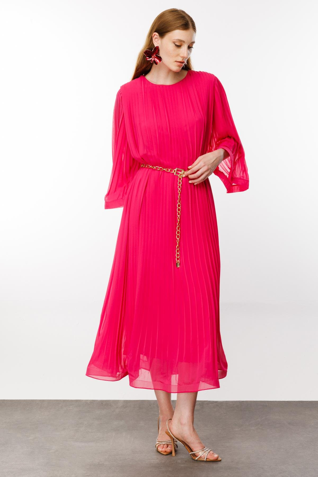 Nefeli Piliseli Grenli Zincir Kemerli Elbise Fuşya