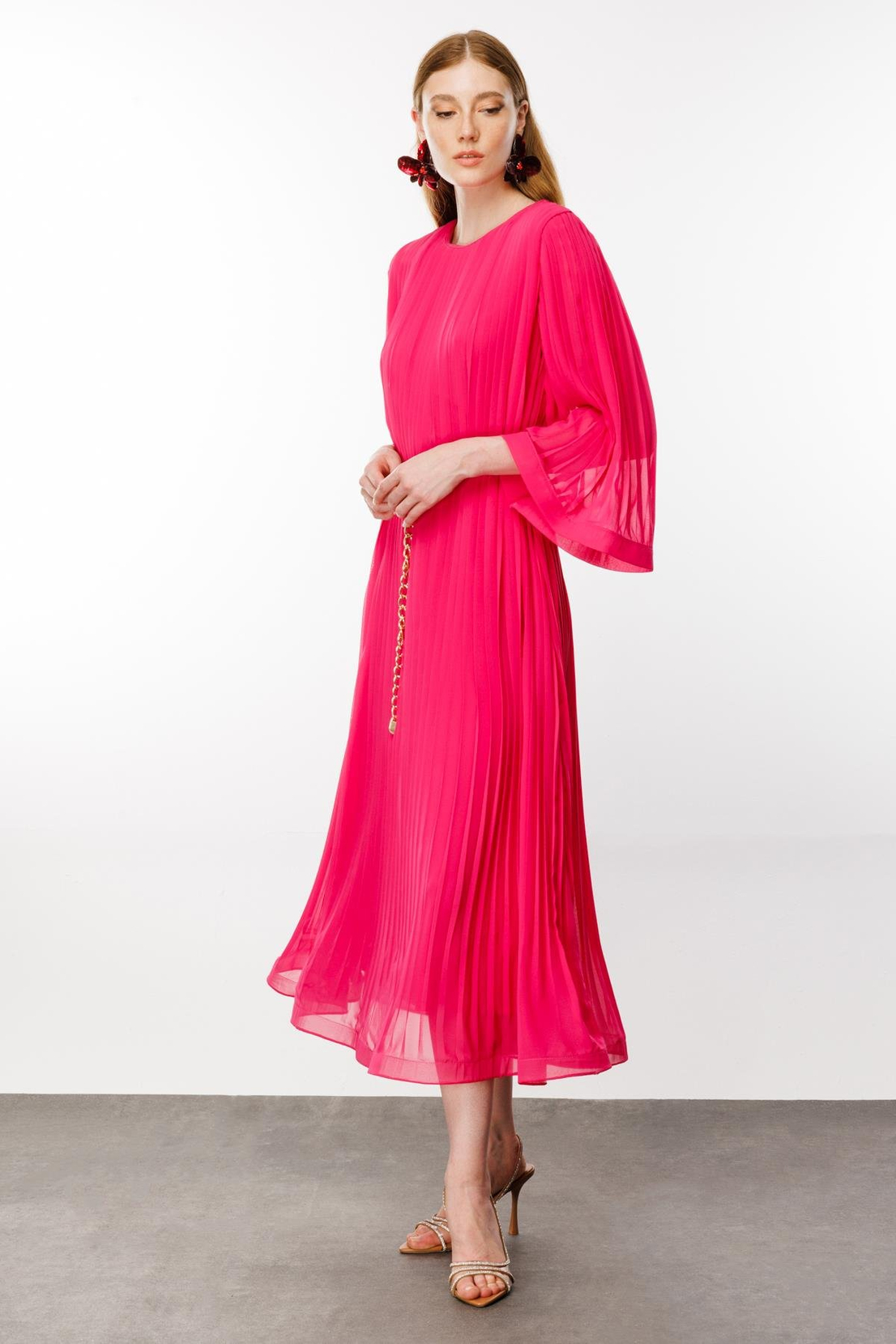 Nefeli Piliseli Grenli Zincir Kemerli Elbise Fuşya