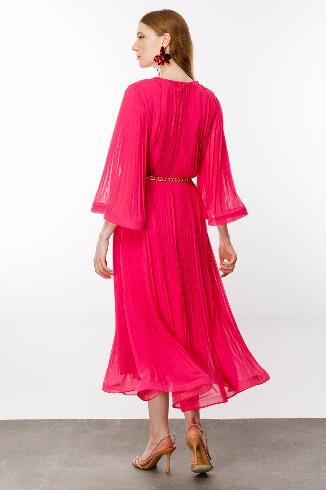 Nefeli Piliseli Grenli Zincir Kemerli Elbise Fuşya