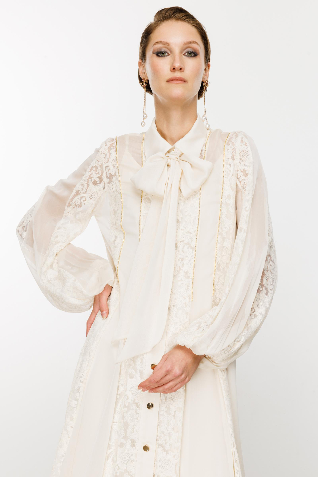 Nefeli Yaka Bağlama Detaylı Düğmeli Ekru Elbise 