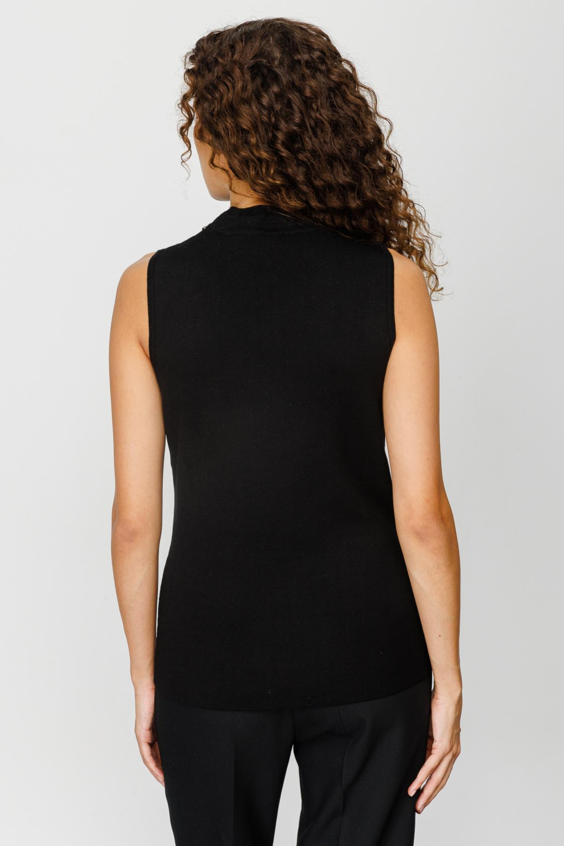 Nefeli Yaka İşlemeli Kolsuz Triko Bluz Siyah