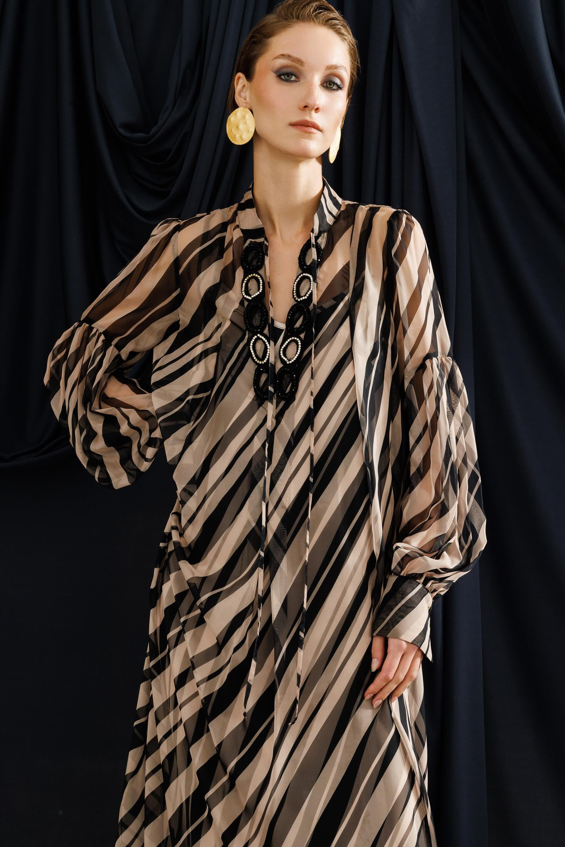 Nefeli Yaka Taş Detaylı Zebra Çizgili Maxi Boy Elbise 