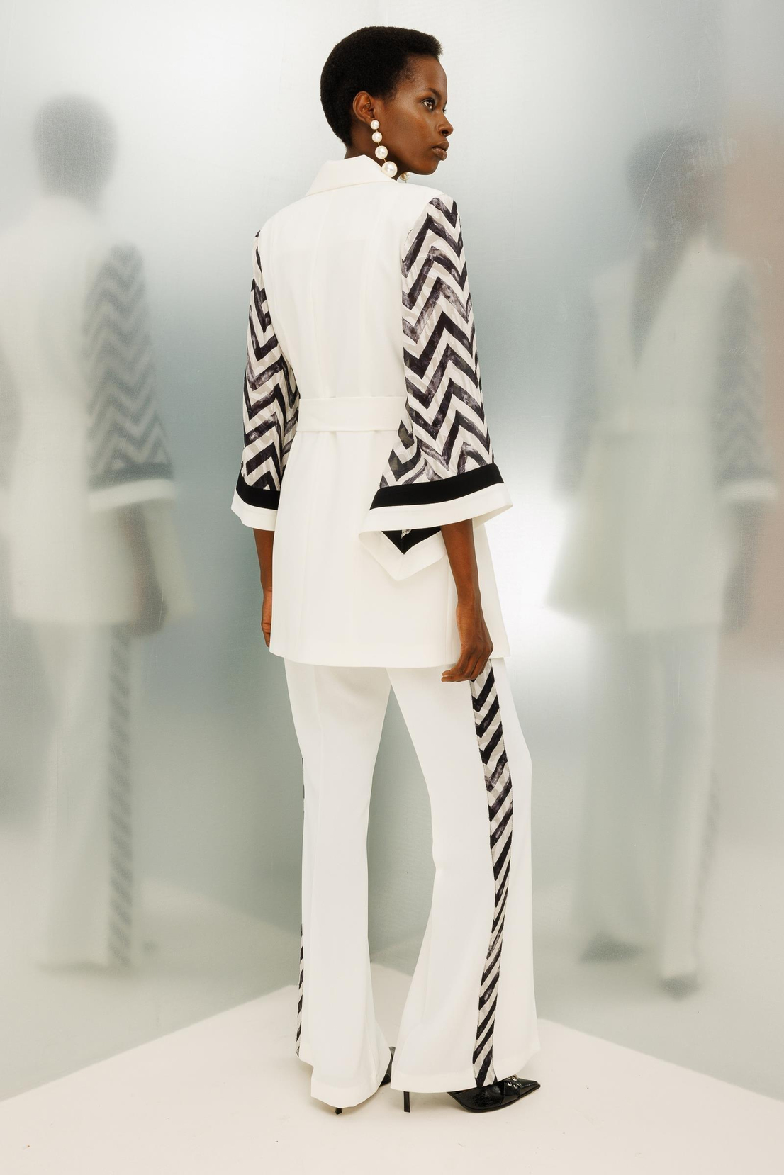 Nefeli  Zikzak Desenli Kuşaklı Uzun Ceket Ekru