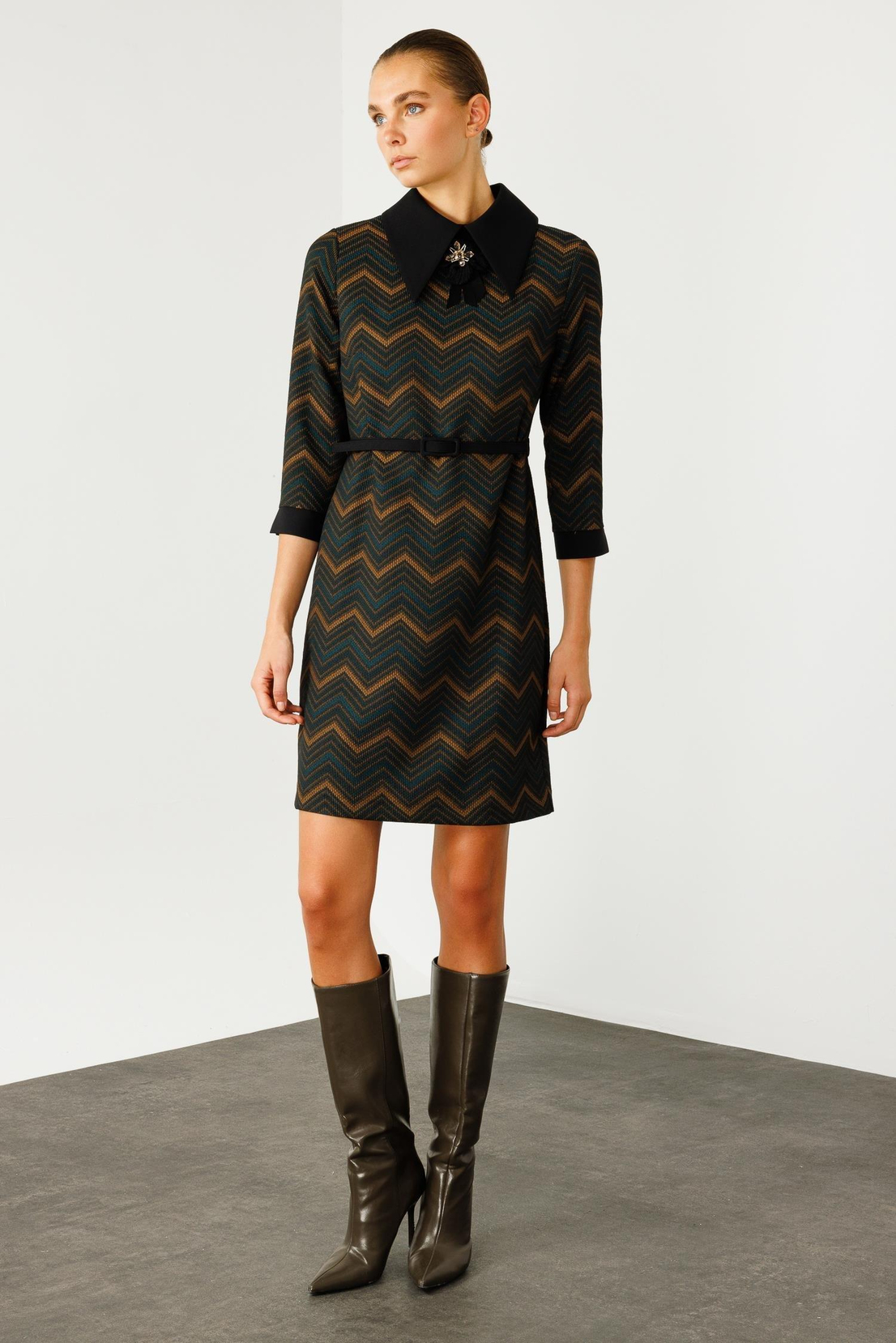 Önlük Yaka Broş Detaylı Elbise HAKİ