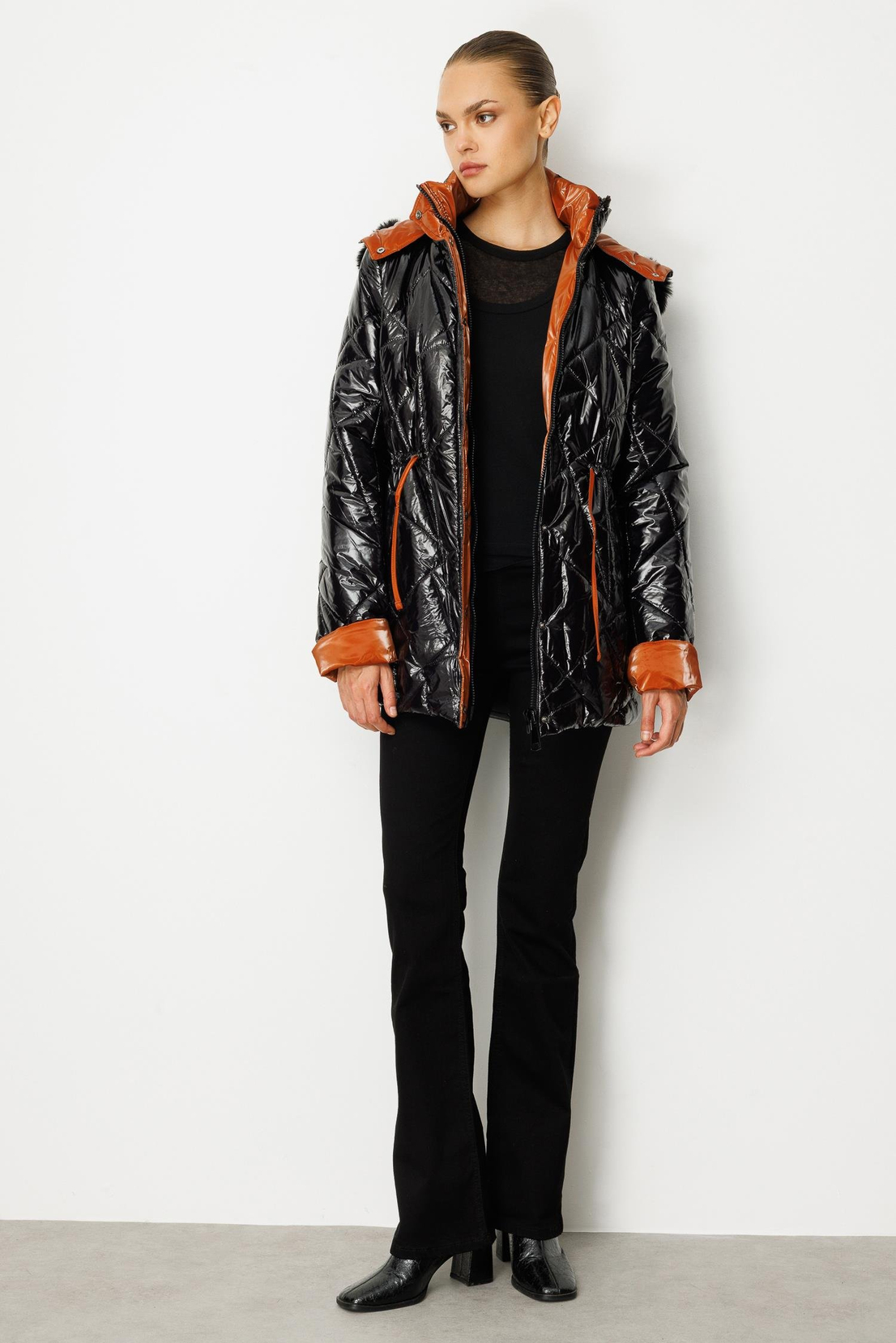 Parlak Detaylı Şişme Mont SİYAH