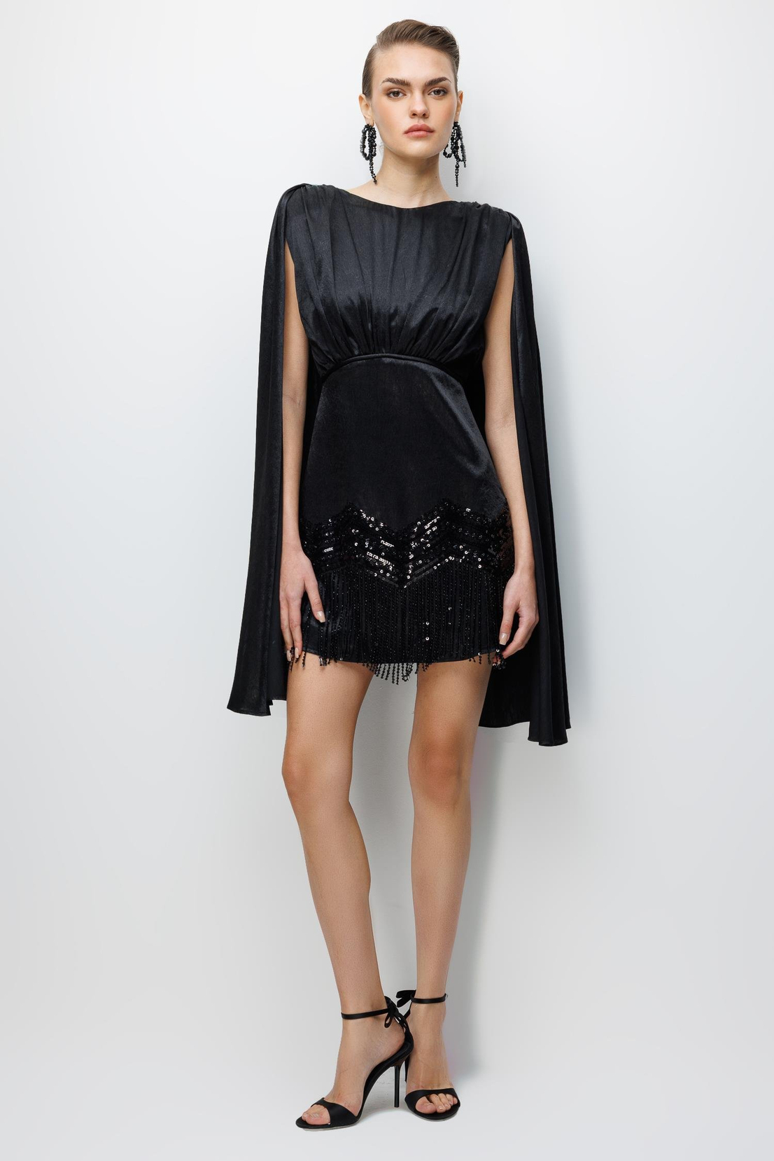 Pelerin Kol Etek Ucu İşlemeli Mini Elbise SİYAH