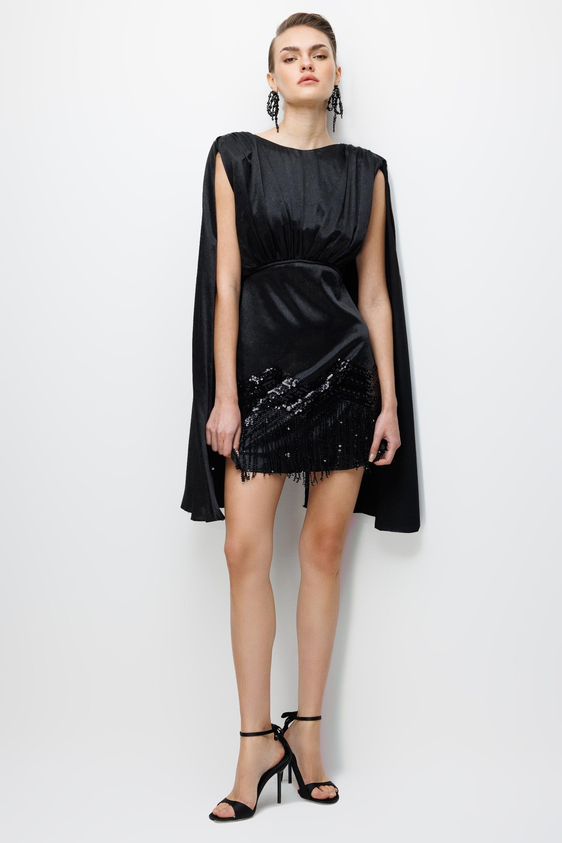 Pelerin Kol Etek Ucu İşlemeli Mini Elbise SİYAH