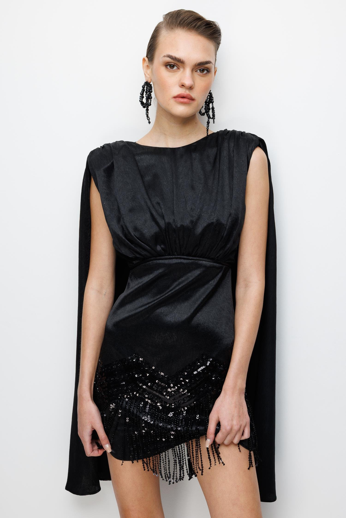 Pelerin Kol Etek Ucu İşlemeli Mini Elbise SİYAH