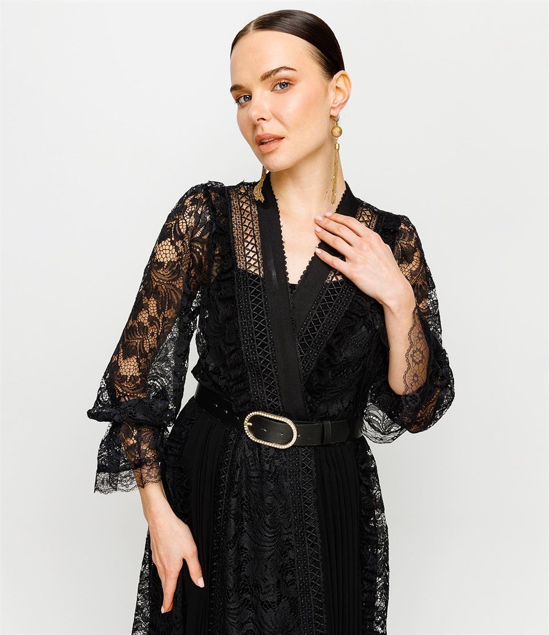 Pelerinli Dantel Detay Elbise 