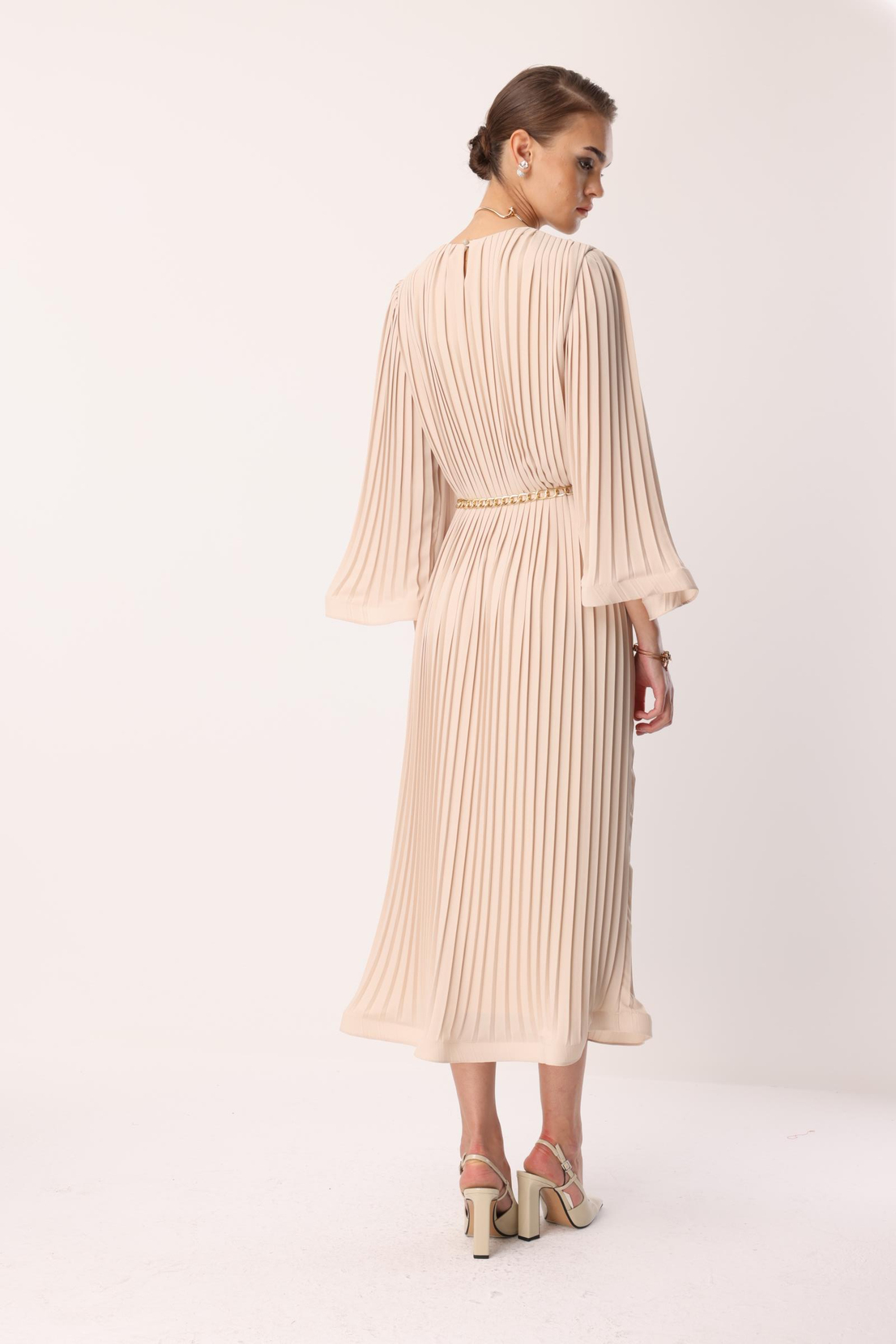 Piliseli Grenli Zincir Kemerli Elbise BEJ