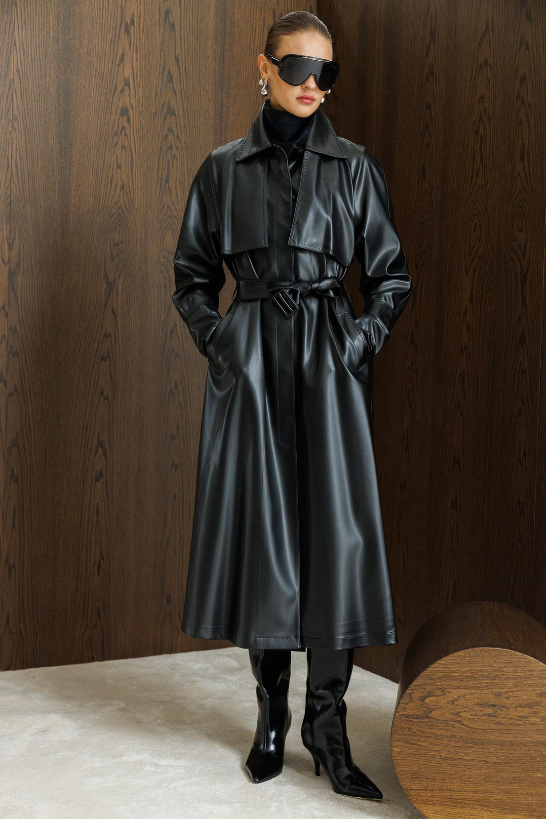 Reglan Kol Pelerin ve Punto Dikiş Detaylı Deri Trençkot SİYAH