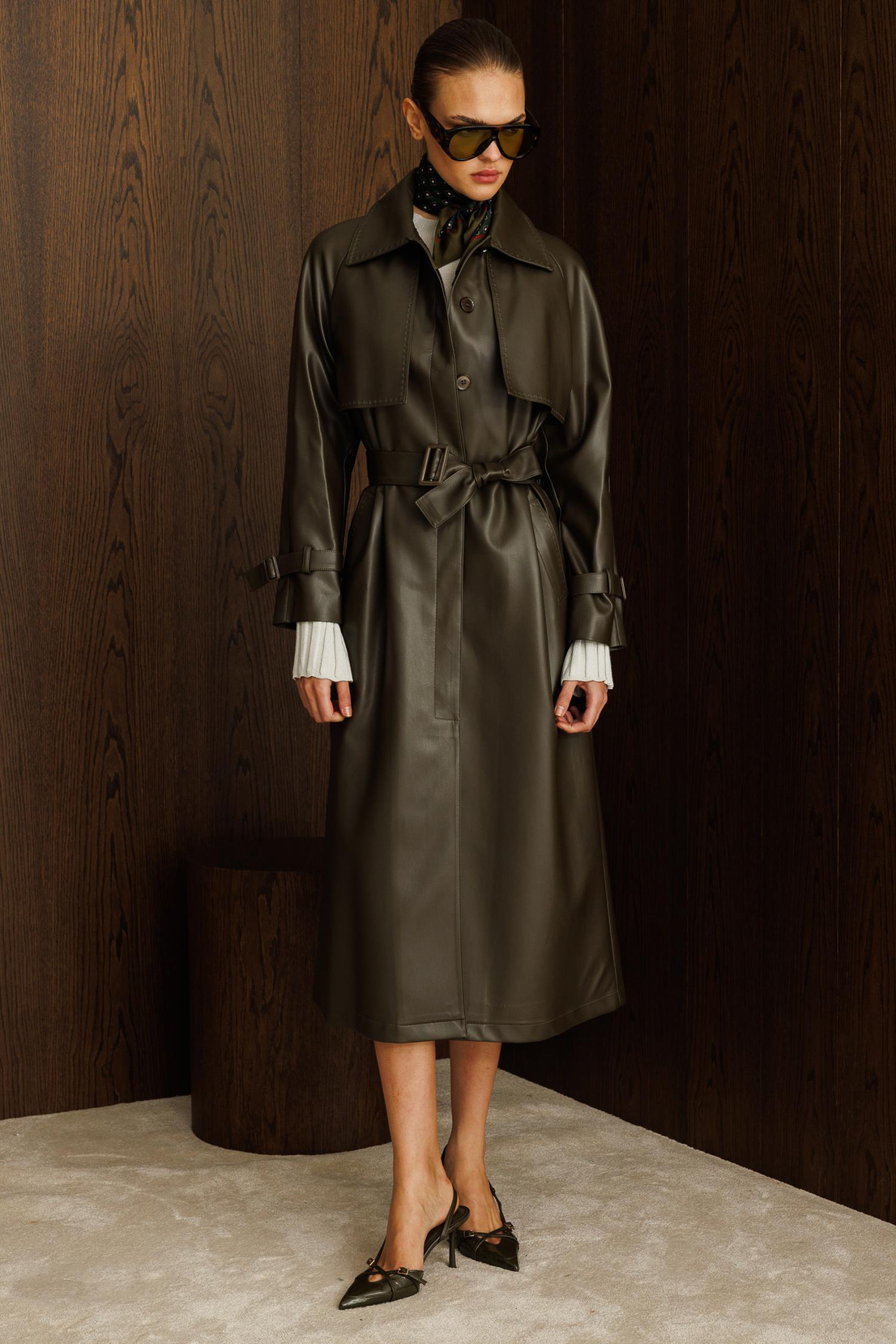 Reglan Kol Pelerin ve Punto Dikiş Detaylı Deri Trençkot HAKİ