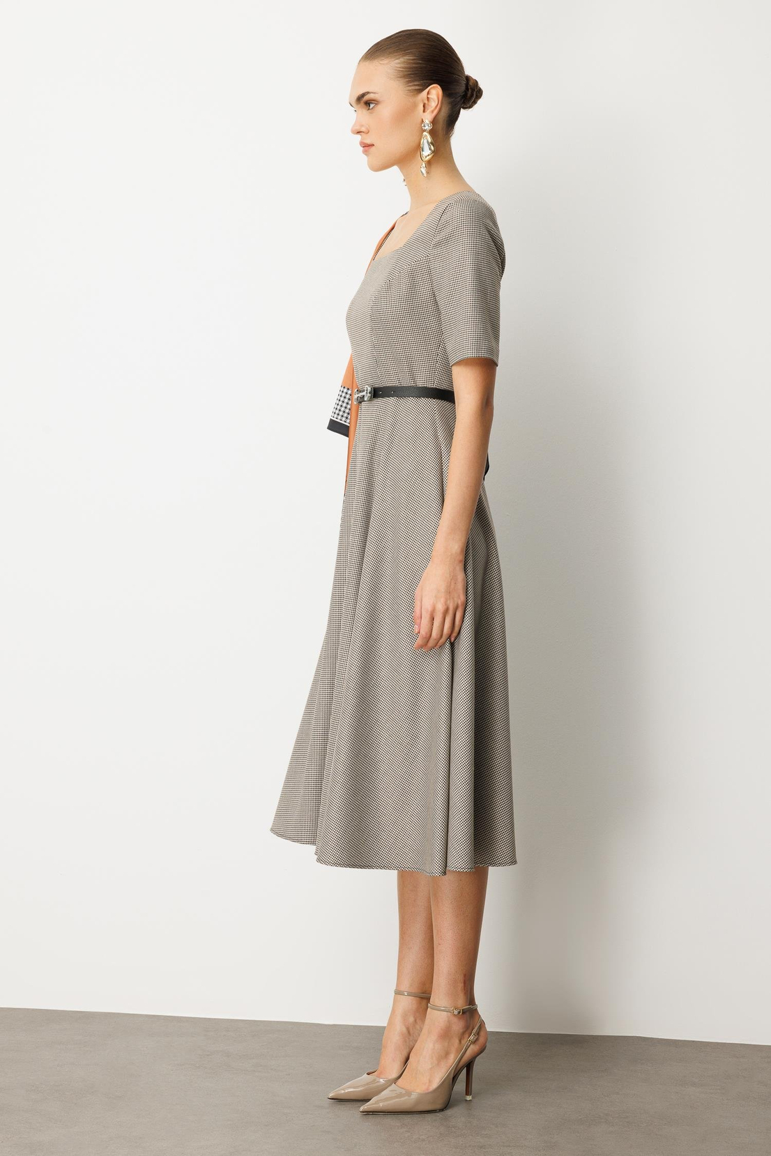 Şal Detaylı Kazayağı Elbise SİYAH