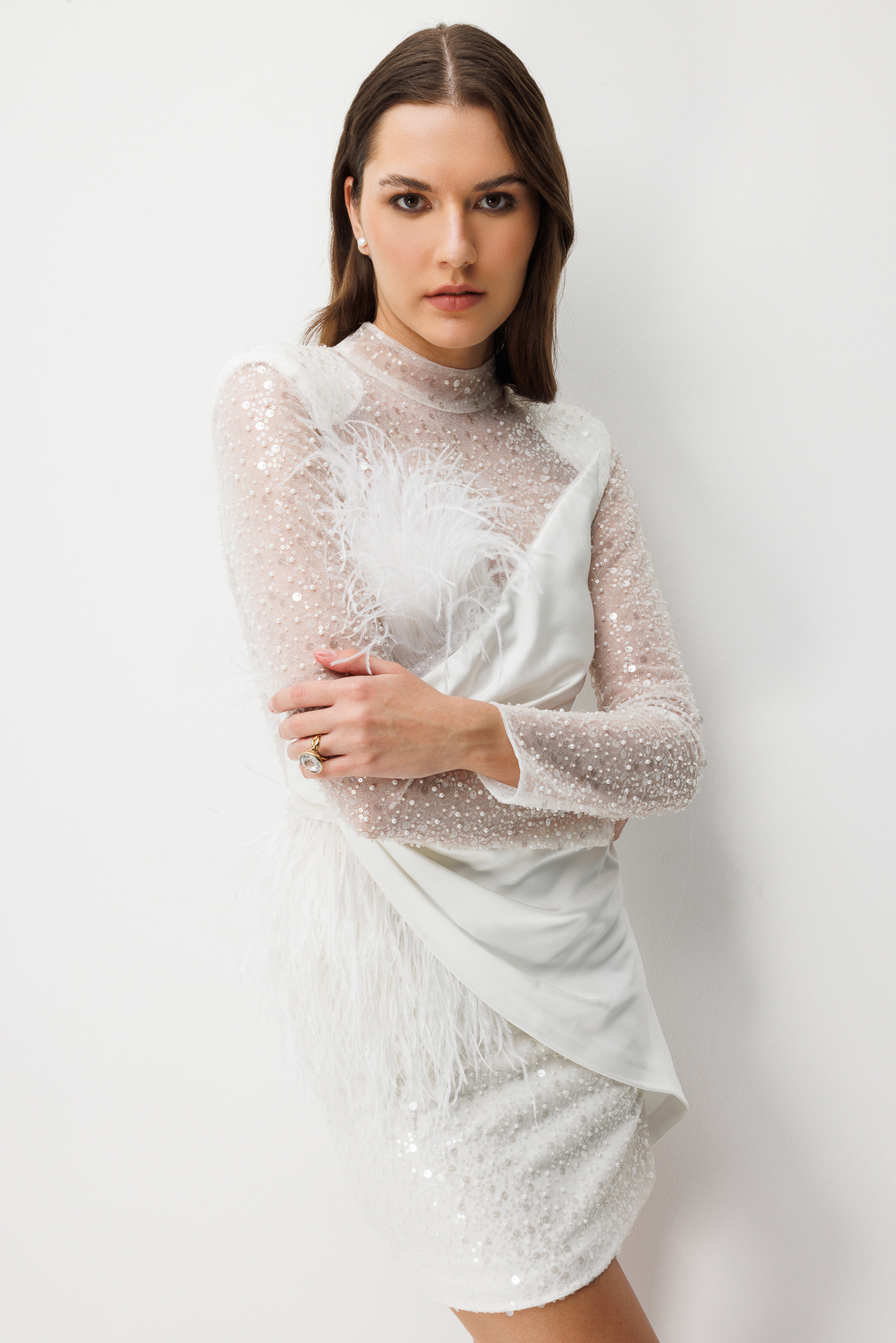 Sırt Dekolteli Tüy Aksesuarlı Mini Elbise EKRU