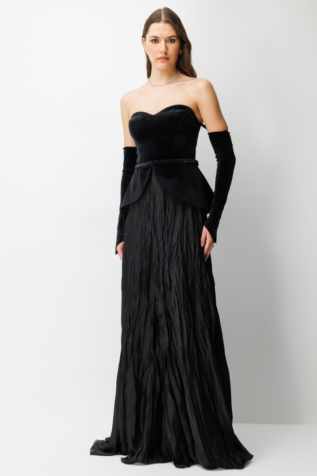 Straplez Peplum Detaylı ve Entegre Eldivenli Maxi  Abiye SİYAH