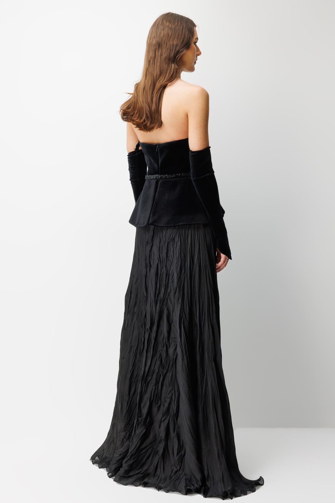 Straplez Peplum Detaylı ve Entegre Eldivenli Maxi  Abiye SİYAH