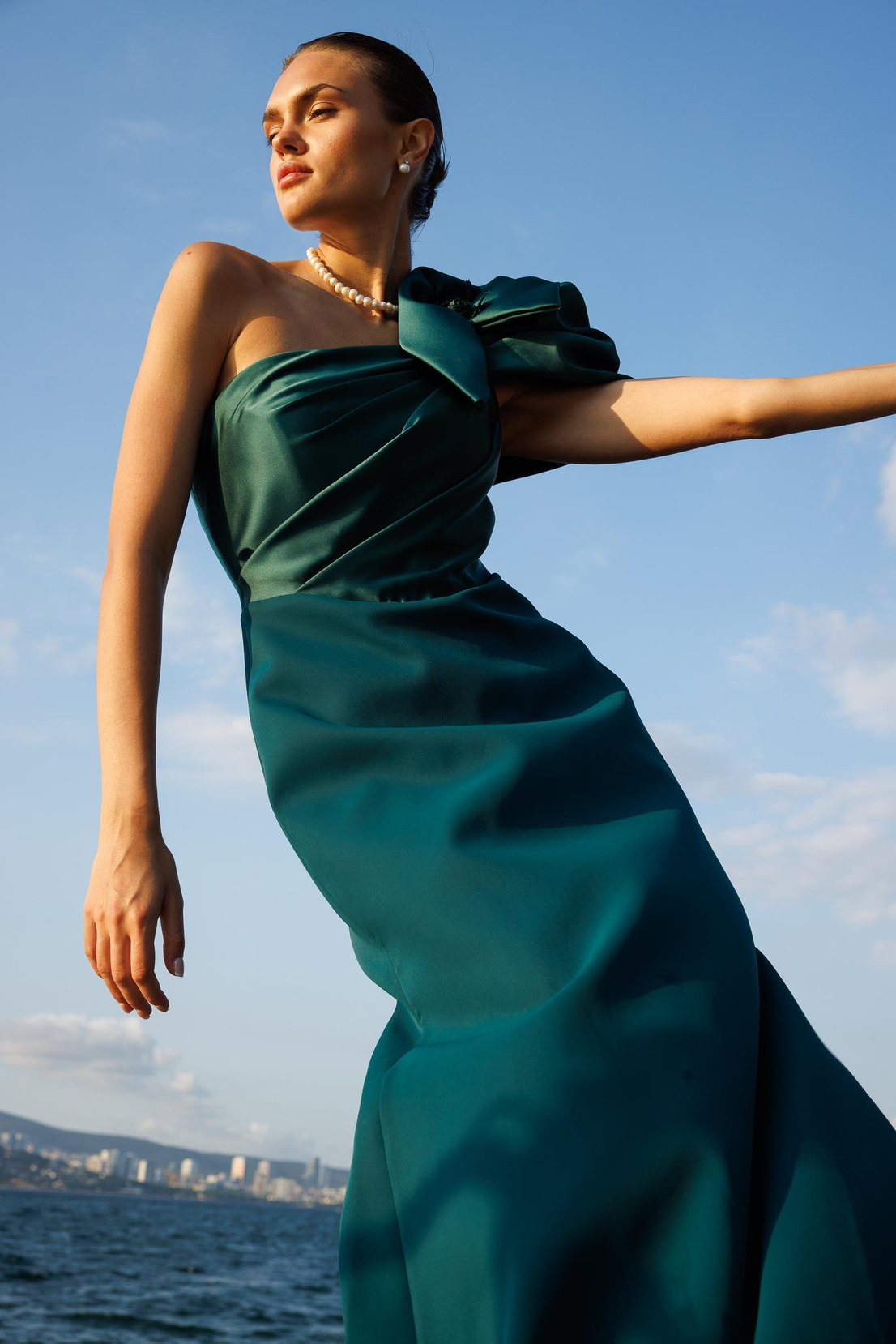 Straplez Yaka Fiyonk Detaylı  Abiye YEŞİL