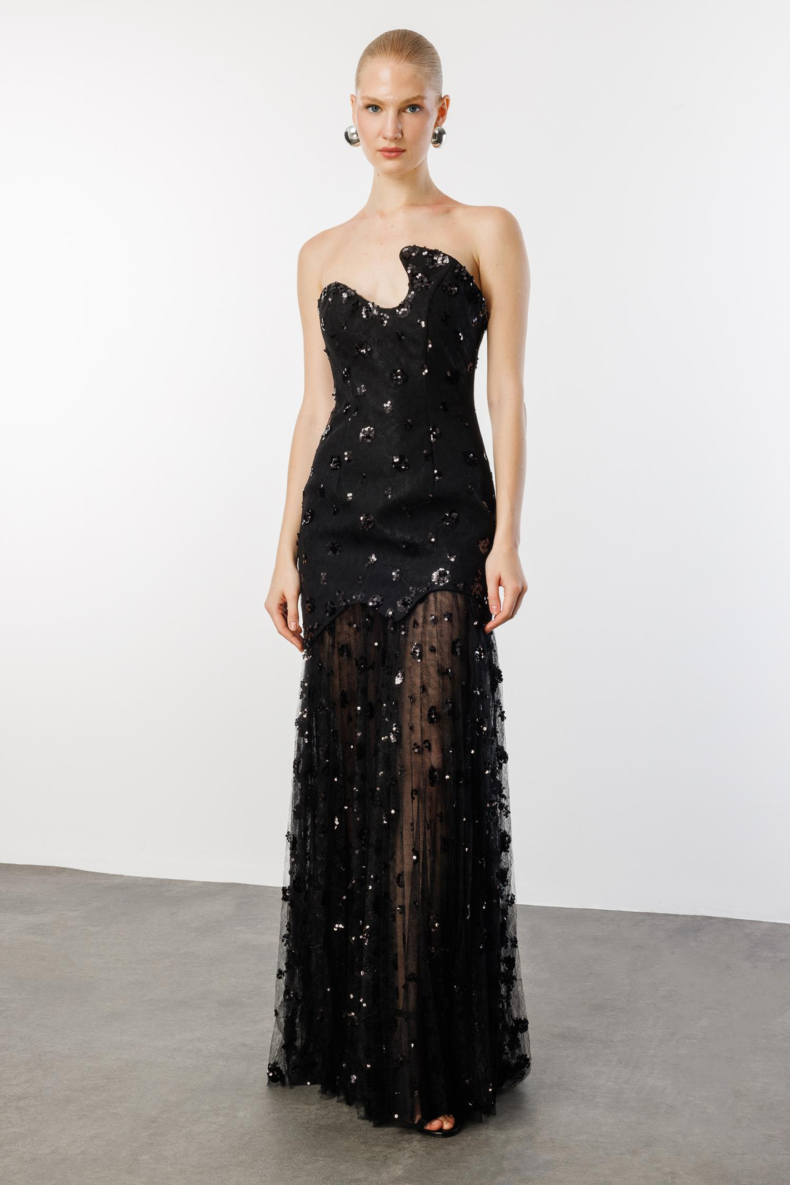 Straplez Yaka Payet İşlemeli Maxi Boy Abiye SİYAH