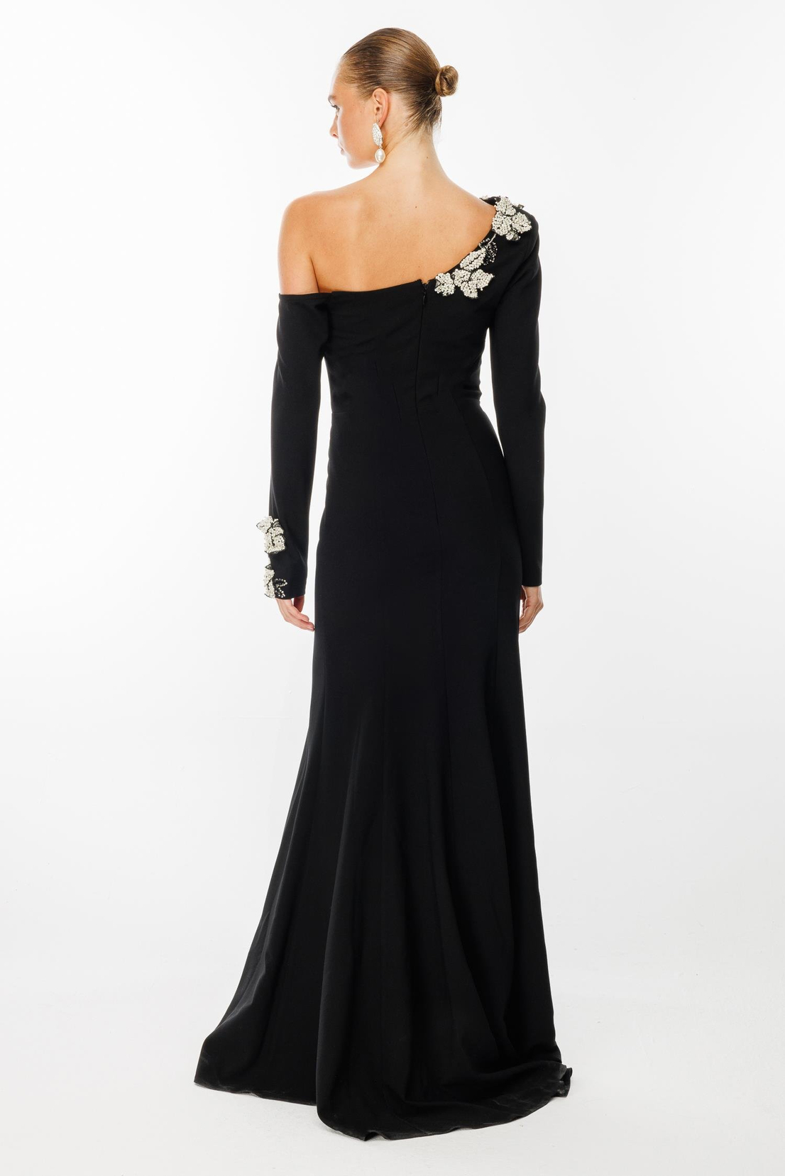 Uzun Kollu Yakası Aksesuar İşlemeli Krep Abiye SİYAH