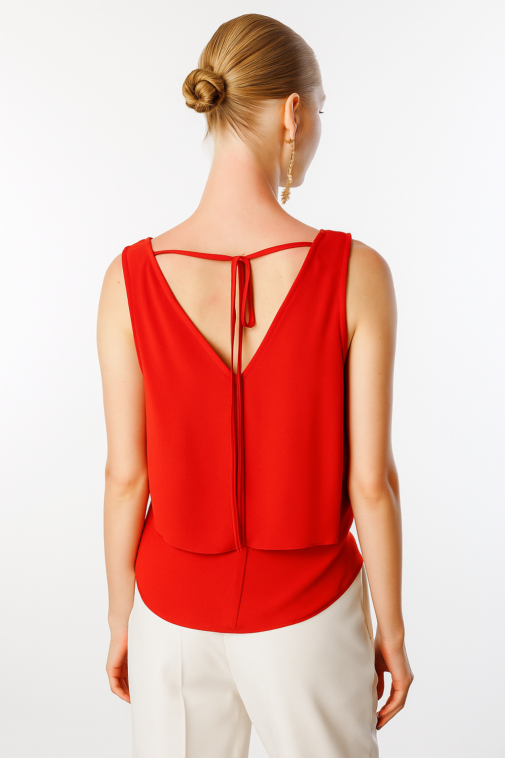 V Yaka Sırt Dekolteli Volanlı Bluz KIRMIZI