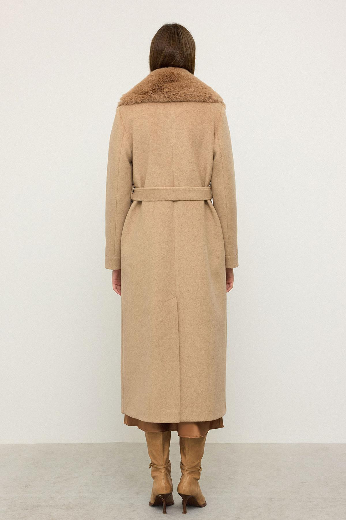 Yaka Kol Ucu Kürk Detaylı Kaşe Kaban CAMEL