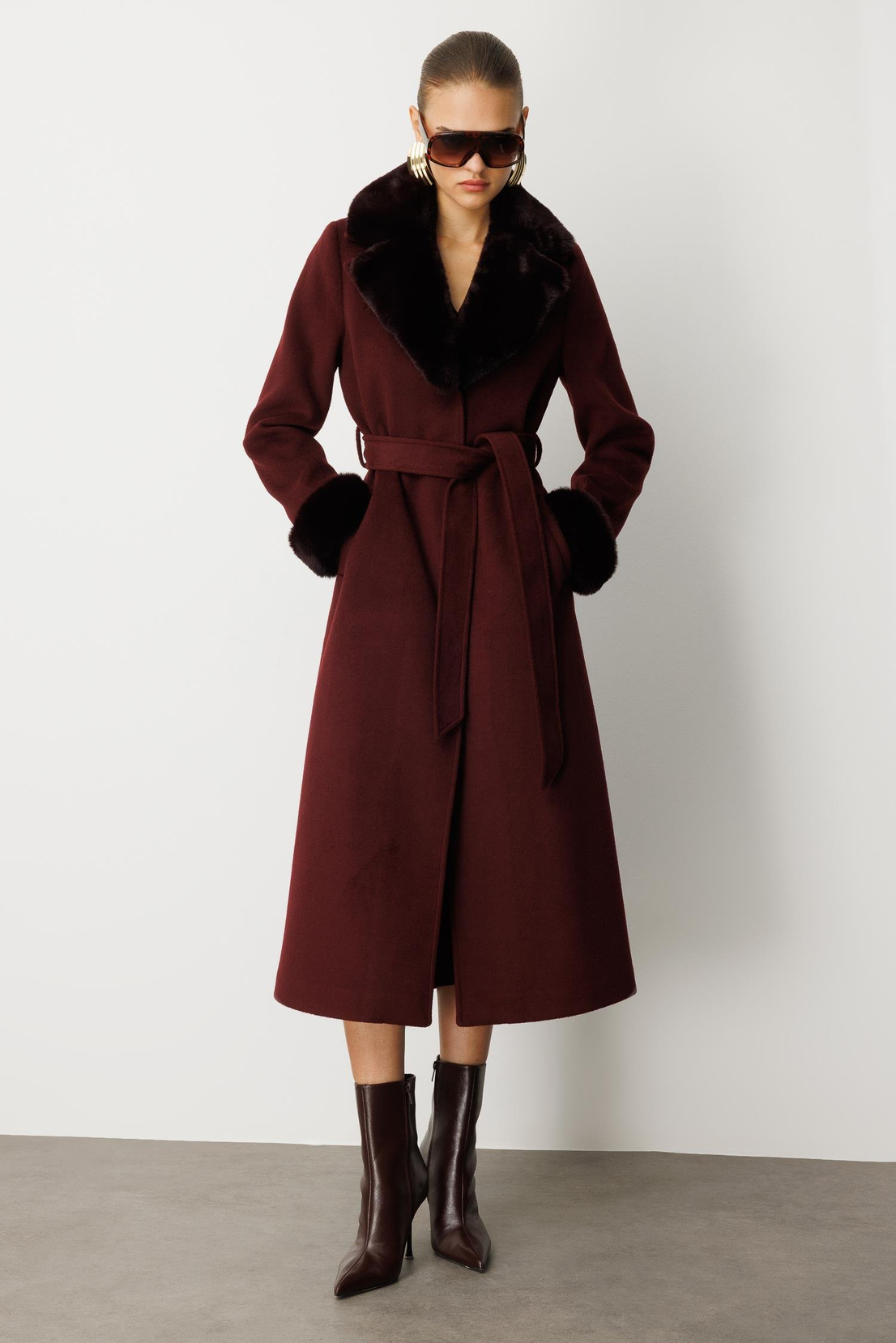 Yaka Kol Ucu Kürk Detaylı Kaşe Kaban MÜRDÜM